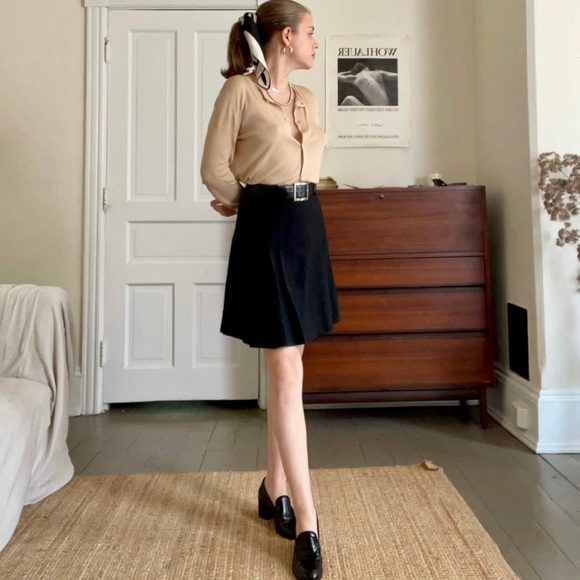 Meet the Posher, Claire - Picture 2 of 2